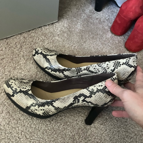 Clark’s snakeskin heels! - Picture 10 of 10